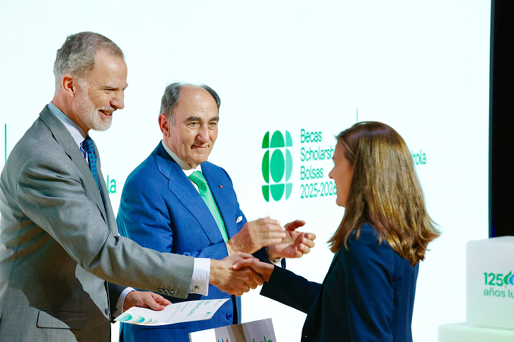  Begoña Arana participa en el acto de entrega de las Becas Iberdrola presidido por el Rey